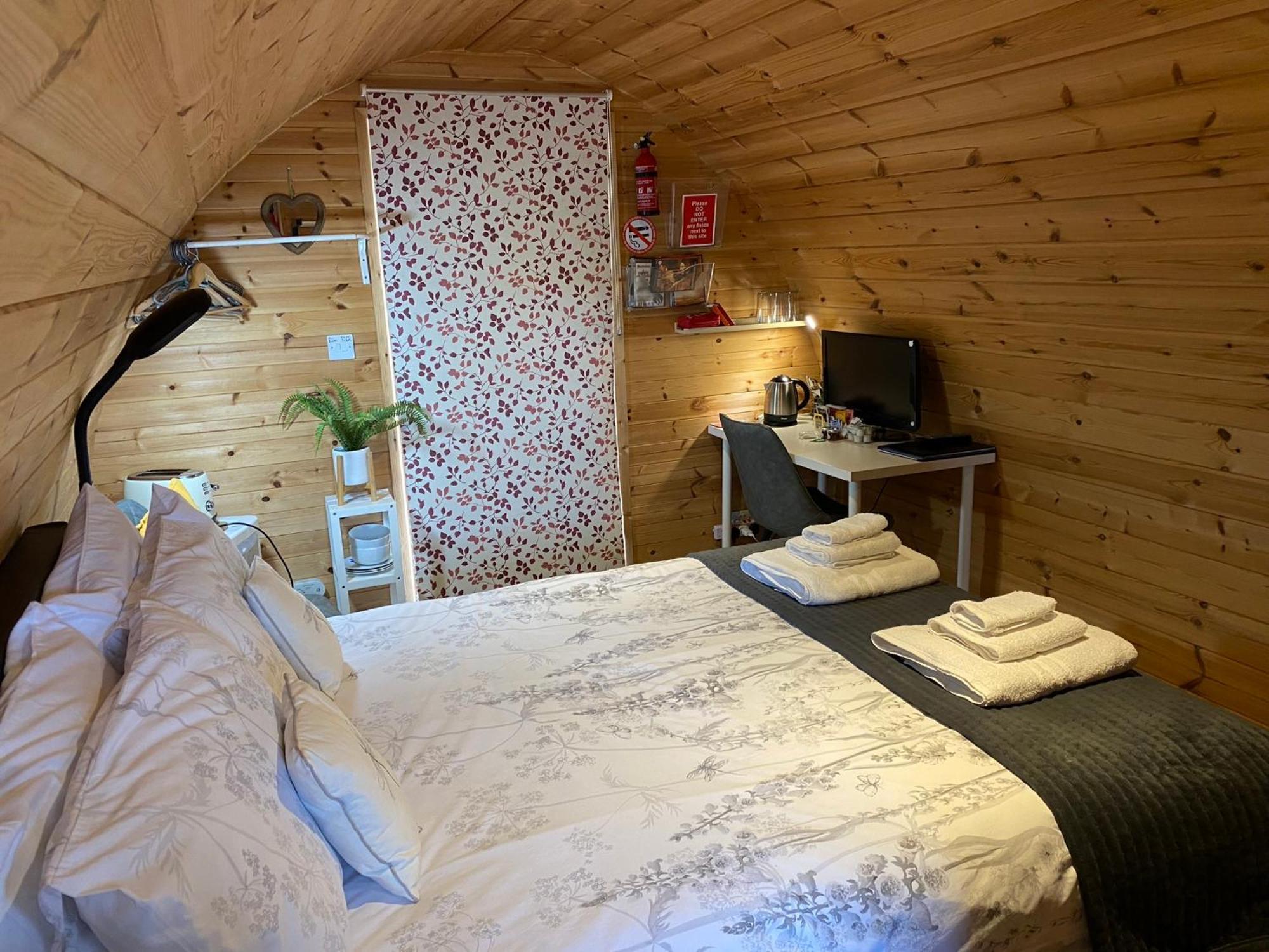 Earls View Pod Hotel Carna Екстериор снимка